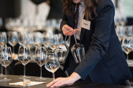 ANNONCE COMMIS DE SALLE